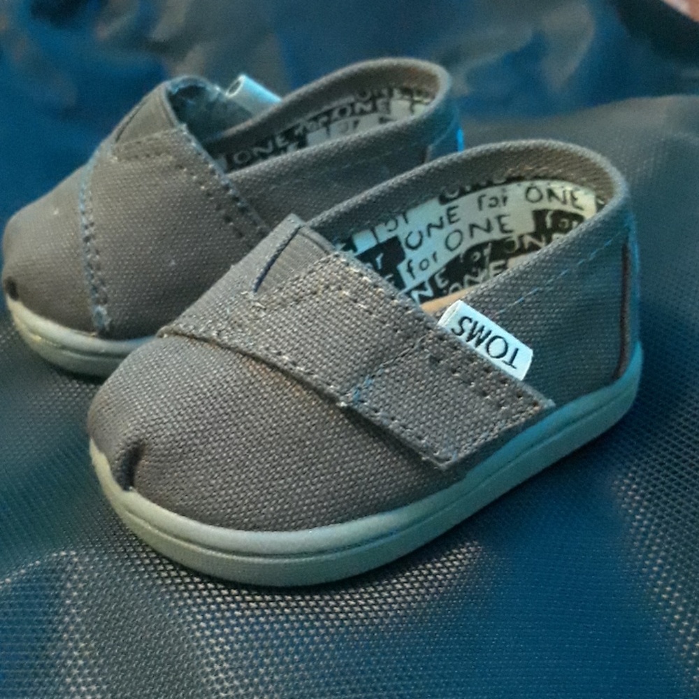 Final price🔥bundle&save🔥Toddler grey Tom's